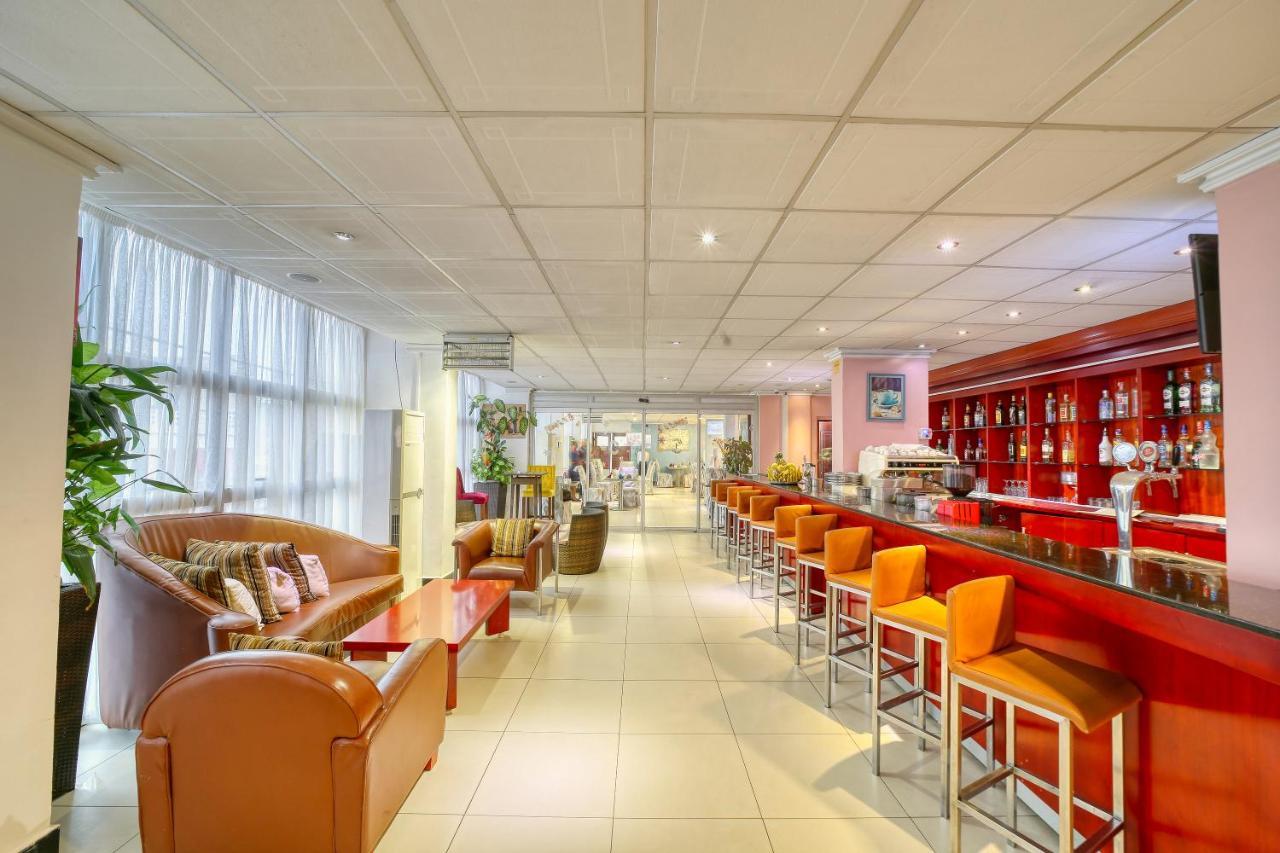 Hotel La Falaise Yaounde Bagian luar foto