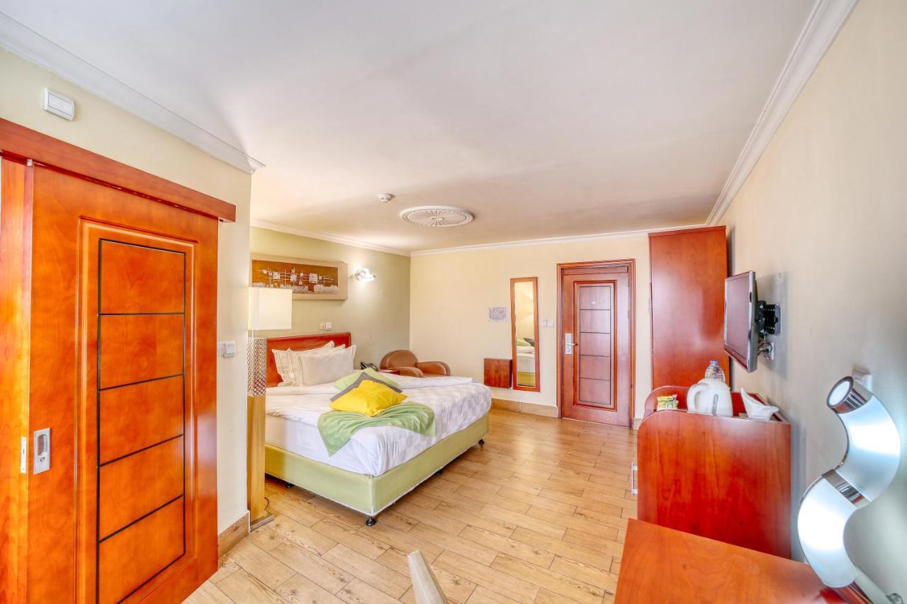 Hotel La Falaise Yaounde Bagian luar foto