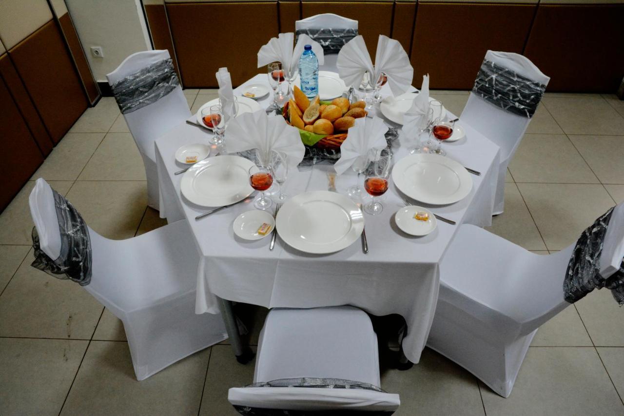 Hotel La Falaise Yaounde Bagian luar foto