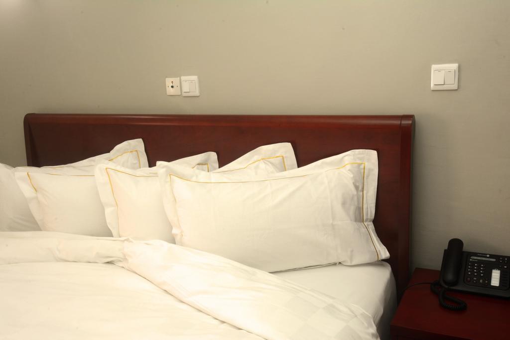 Hotel La Falaise Yaounde Bagian luar foto