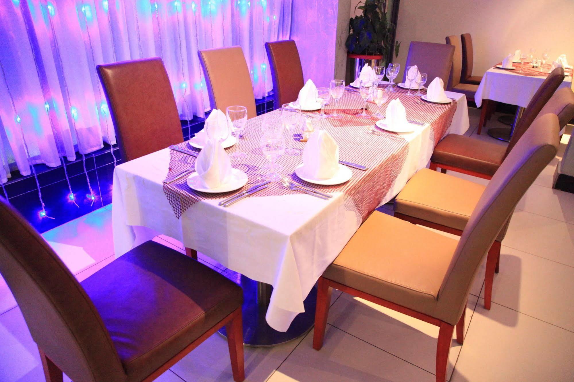 Hotel La Falaise Yaounde Bagian luar foto