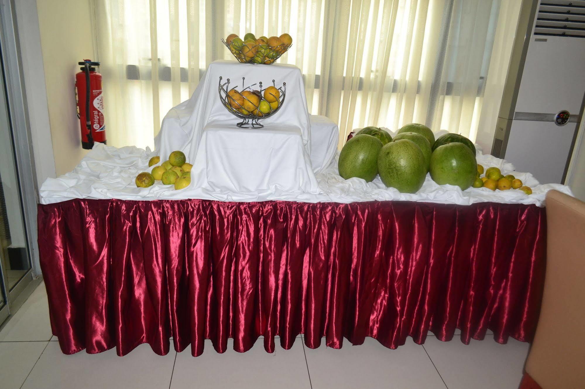 Hotel La Falaise Yaounde Bagian luar foto