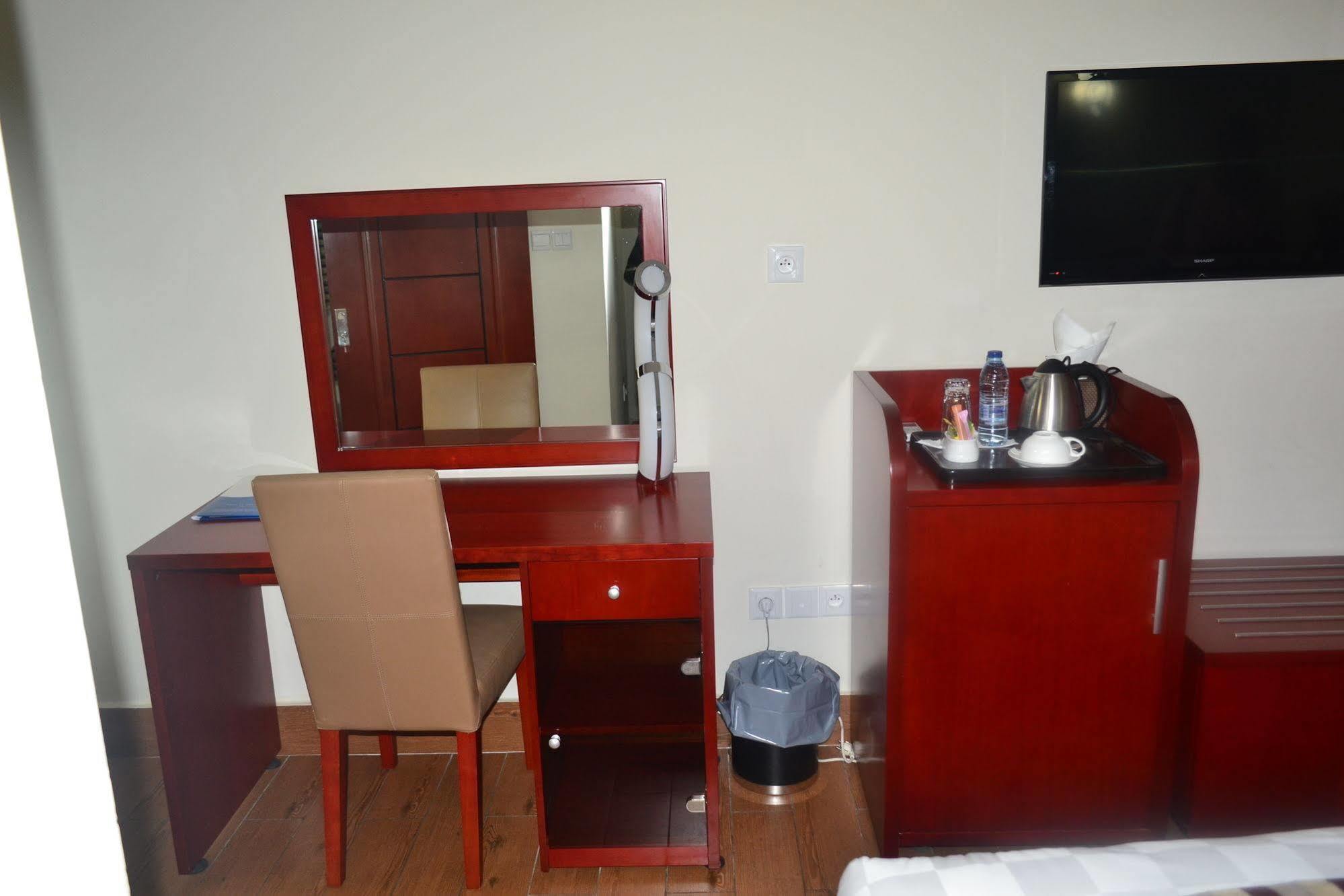 Hotel La Falaise Yaounde Bagian luar foto