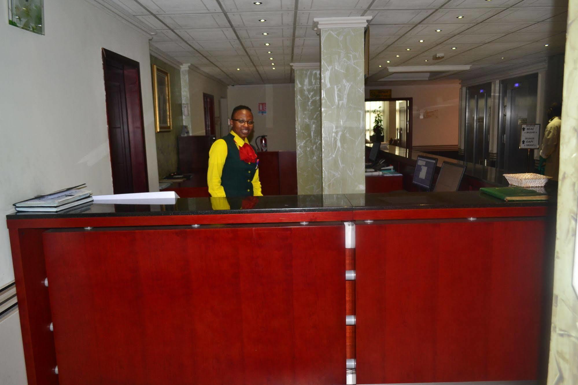 Hotel La Falaise Yaounde Bagian luar foto