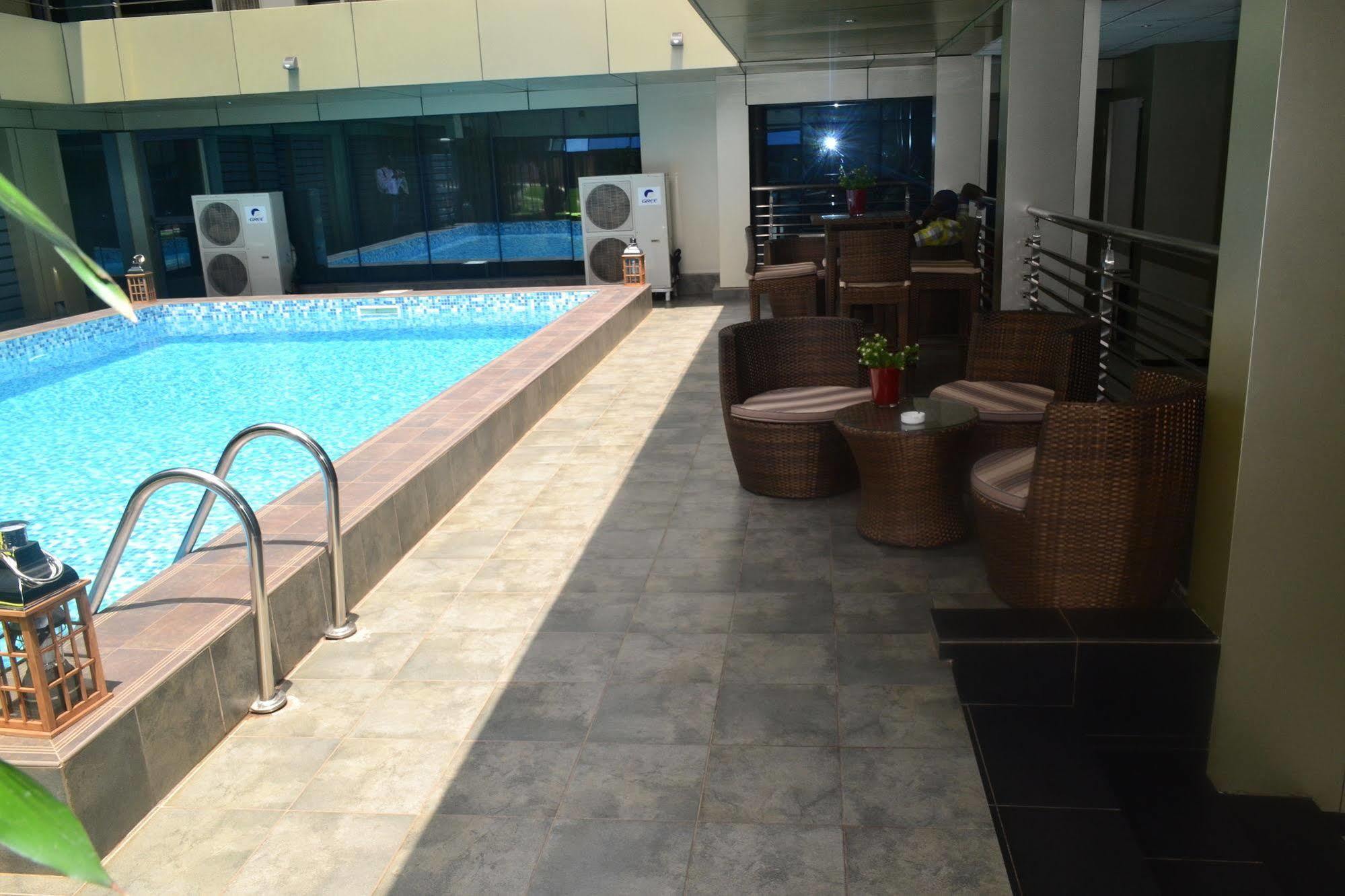 Hotel La Falaise Yaounde Bagian luar foto