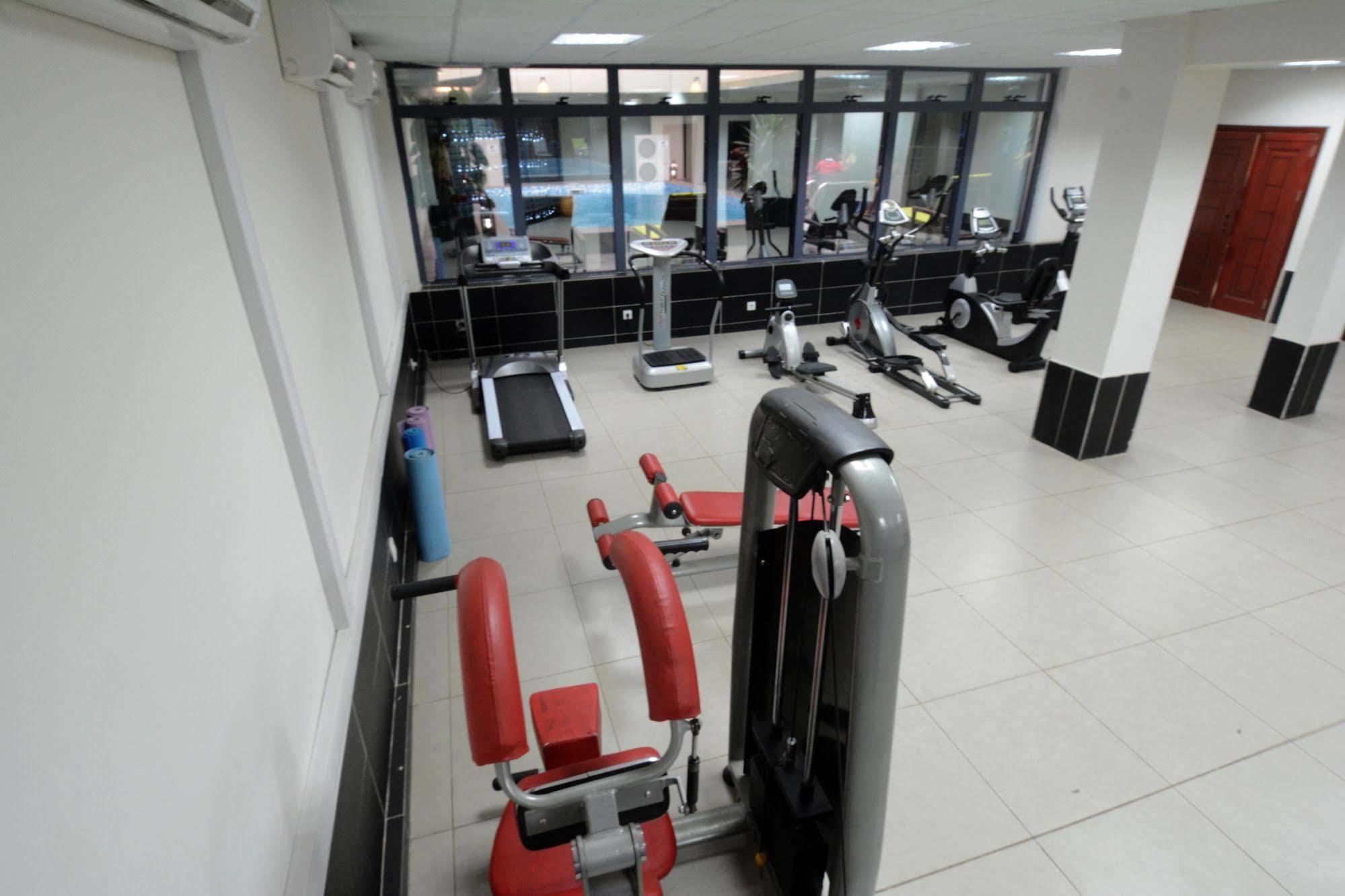 Hotel La Falaise Yaounde Bagian luar foto
