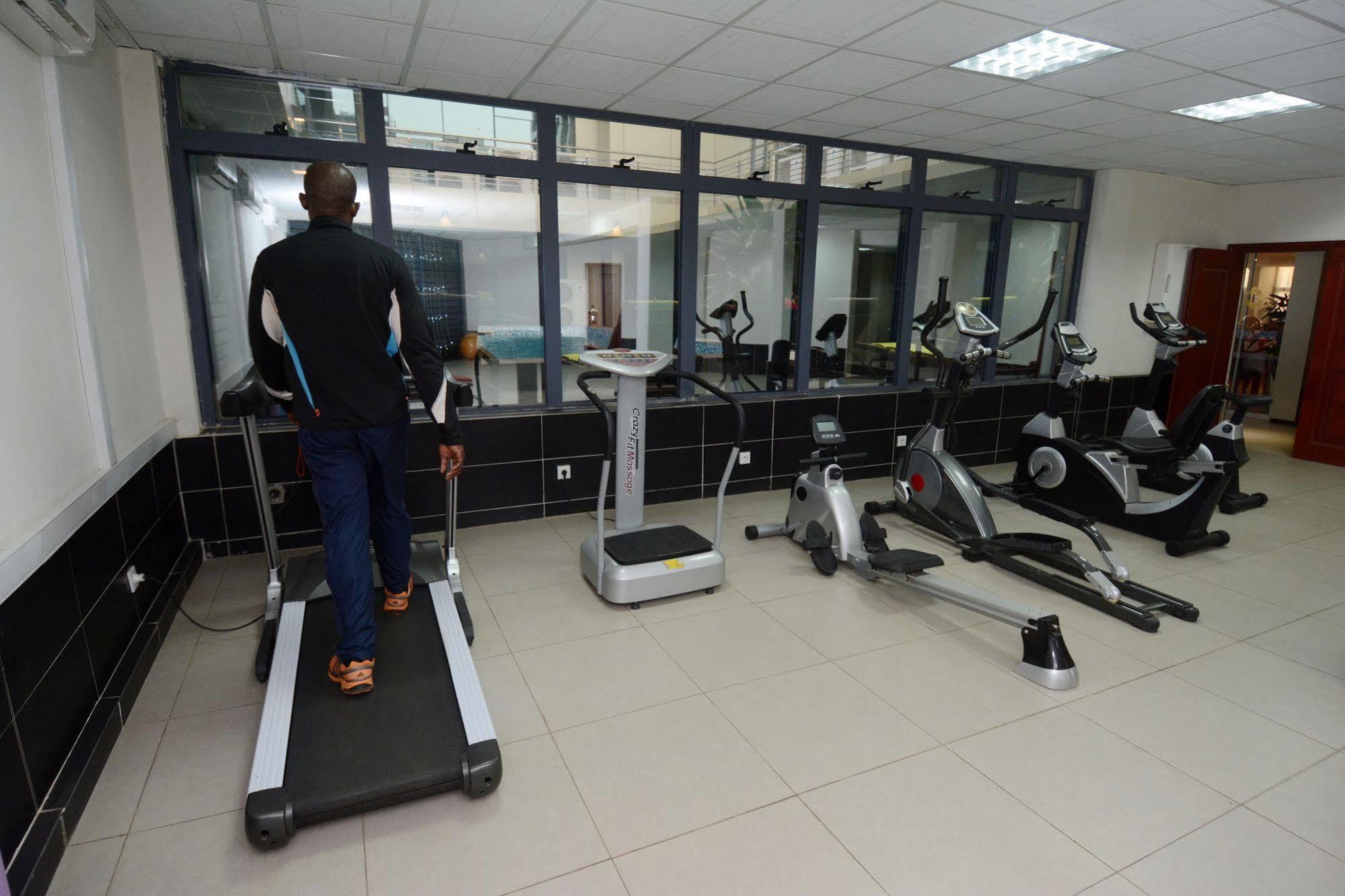 Hotel La Falaise Yaounde Bagian luar foto