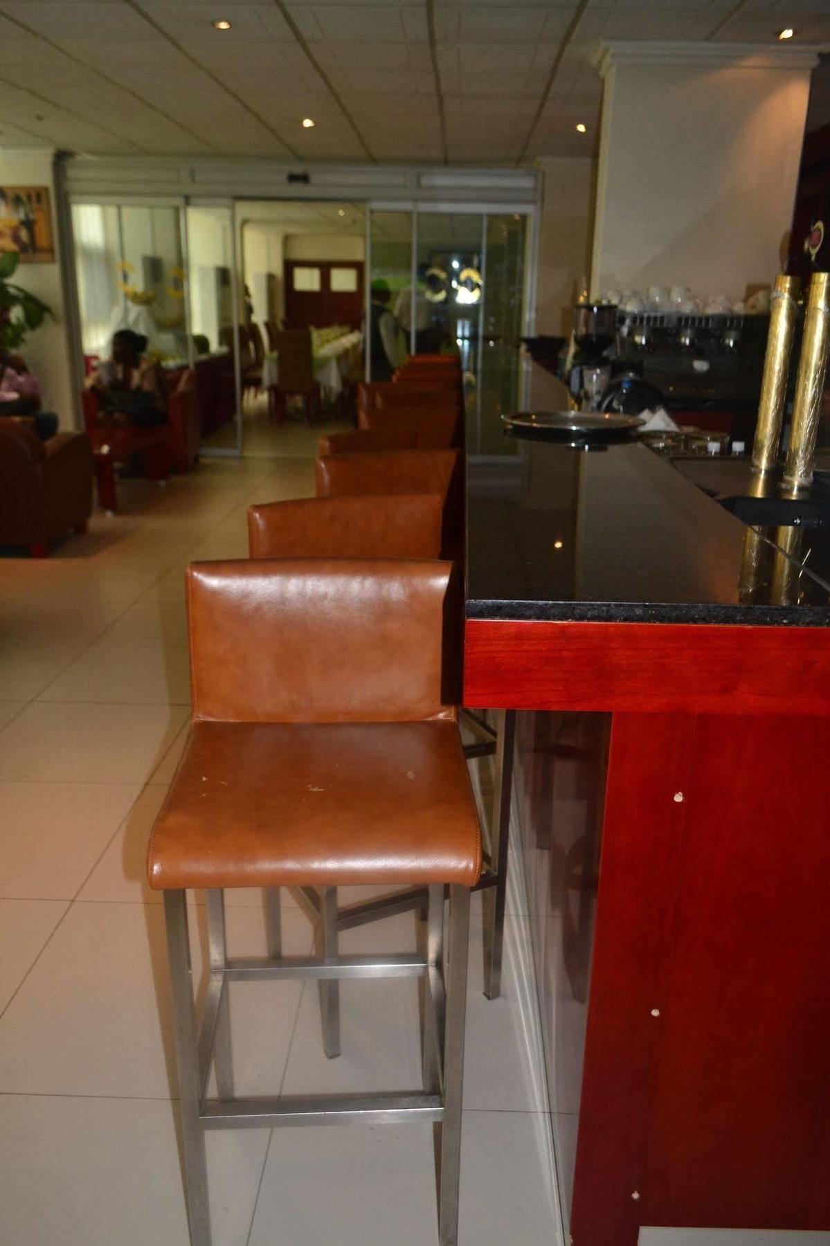 Hotel La Falaise Yaounde Bagian luar foto
