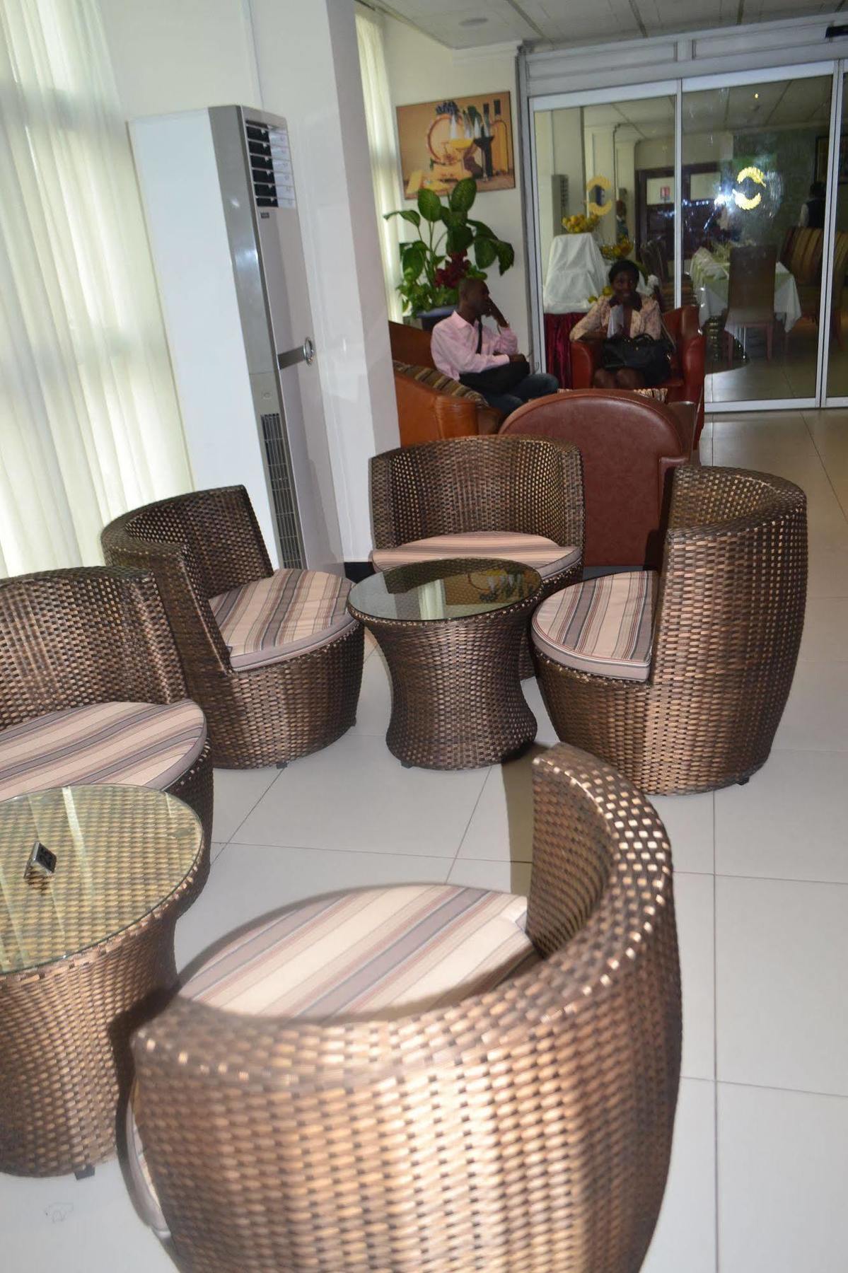 Hotel La Falaise Yaounde Bagian luar foto