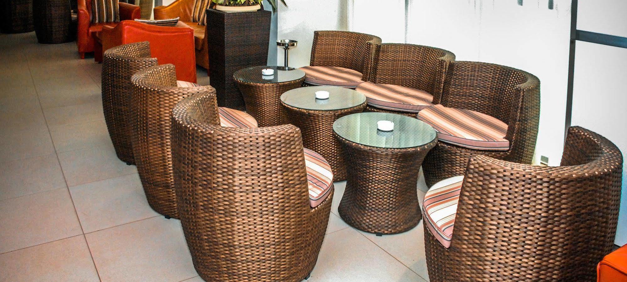 Hotel La Falaise Yaounde Bagian luar foto
