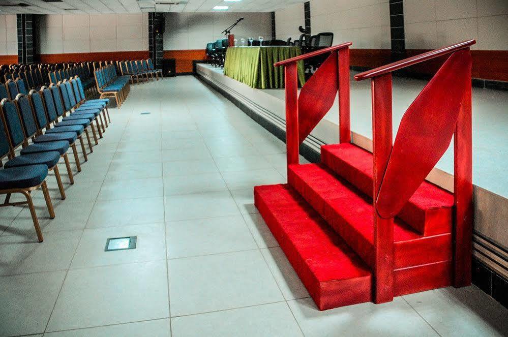 Hotel La Falaise Yaounde Bagian luar foto