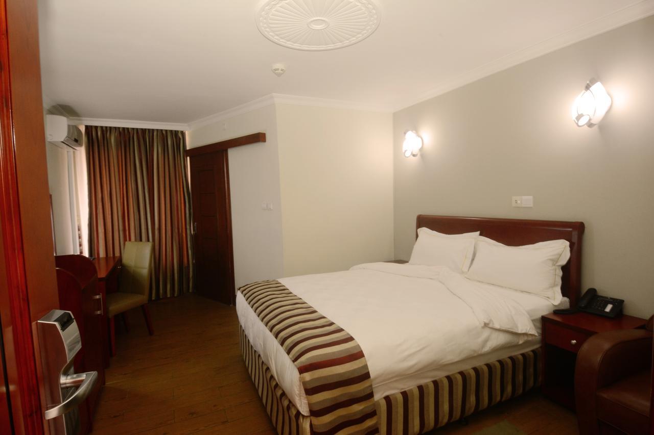 Hotel La Falaise Yaounde Ruang foto